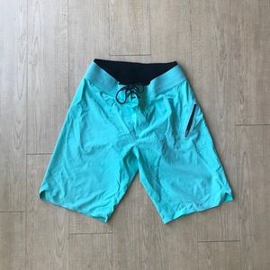 Lululemon men’s lined swim trunks